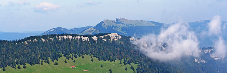 les crtes du Jura au-dessus de L'Auberson