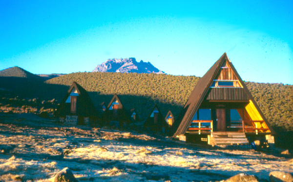 un refuge pendant l'ascension du Kilimanjaro